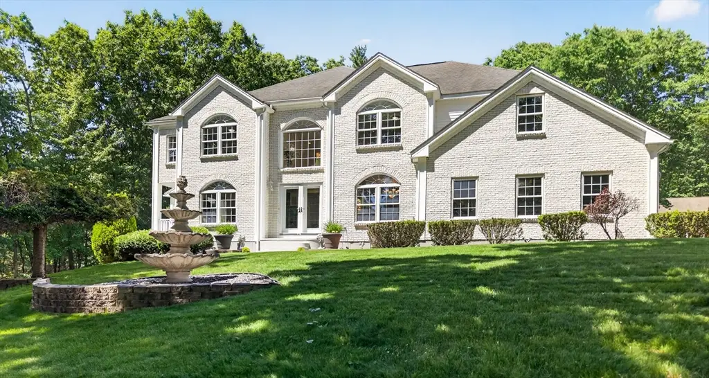 176 Robbs Hill Rd, Lunenburg, MA 01462 - #1