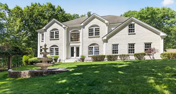 176 Robbs Hill Rd, Lunenburg, MA 01462