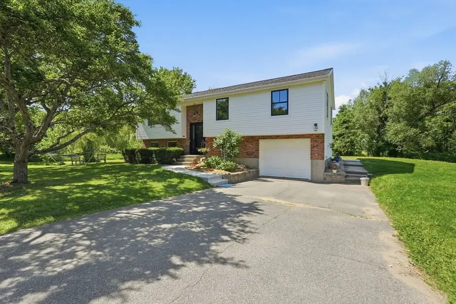 17 Captain Lathrop Dr, South Deerfield, MA 01373 - #3