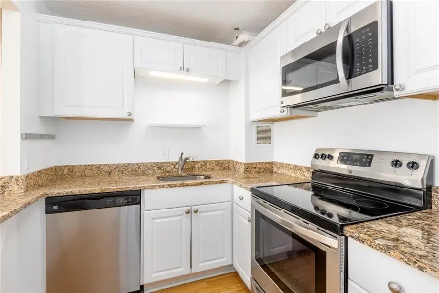 872 Massachusetts Ave #807, Cambridge, MA 02139 - #3