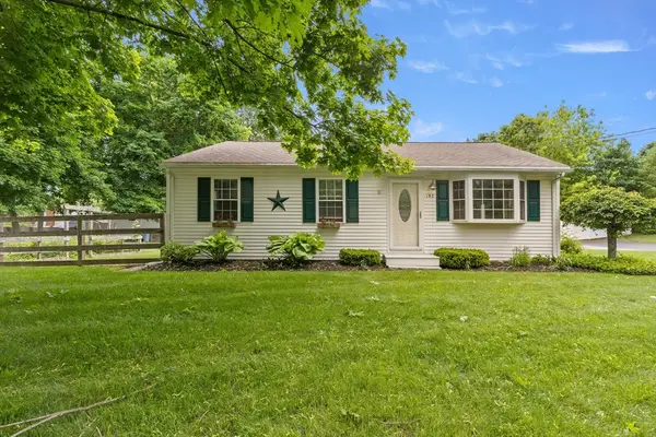 192 School Street, Groveland, MA 01834