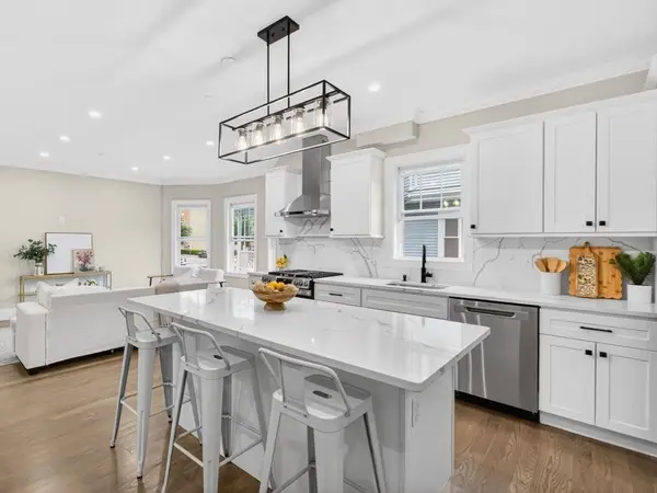 152 Washington St #1, Boston, MA 02135