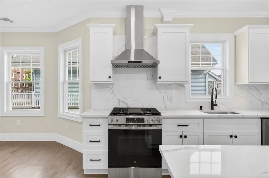 152 Washington St #2, Boston, MA 02135 - #3