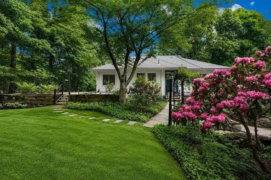 301 Lincoln St, Franklin, MA 02038 - #3