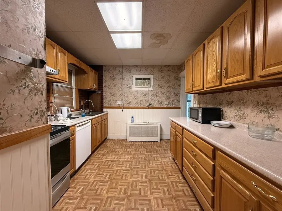 18 Pleasant St, Fitchburg, MA 01420 - #3