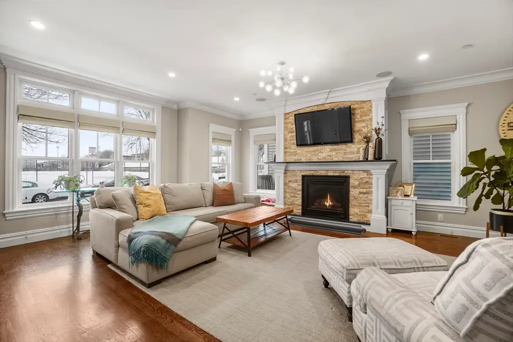 9 M St #2, Boston, MA 02127 - #1