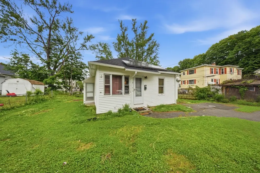 3 Brief St, Worcester, MA 01604 - #1