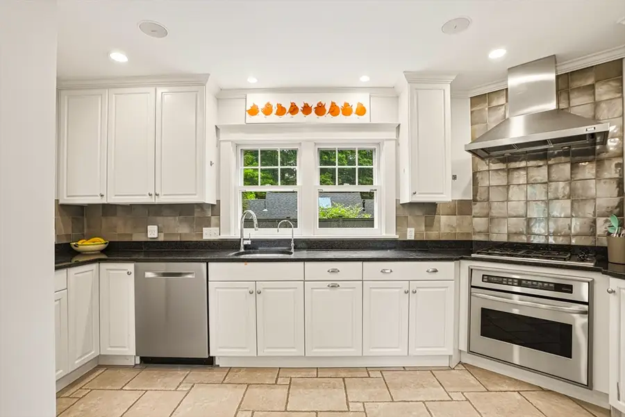 26 Leach Ln, Natick, MA 01760 - #3