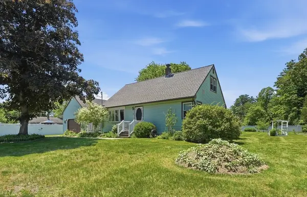 5 Lanebrook Cir, Granby, MA 01033