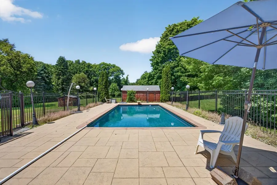 425 Rogers St, Tewksbury, MA 01876 - #3