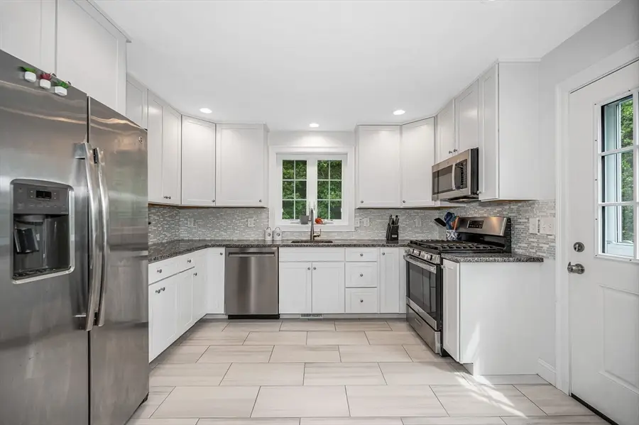18 Bartlett Ave #18, Chelmsford, MA 01824 - #3