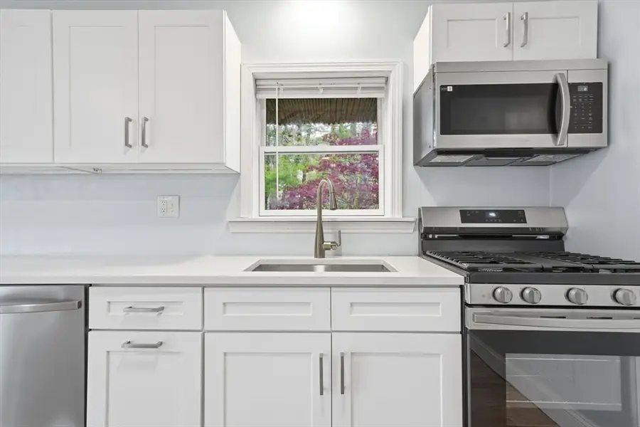 8 Ash St, Plymouth, MA 02360 - #3