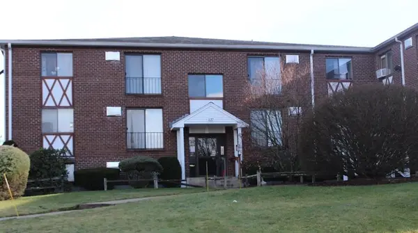 127 Kings St #304, Franklin, MA 02038