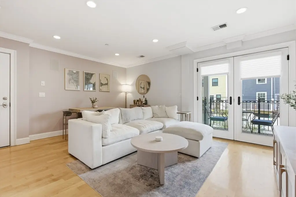 881 E 2nd St #10, Boston, MA 02127 - #1