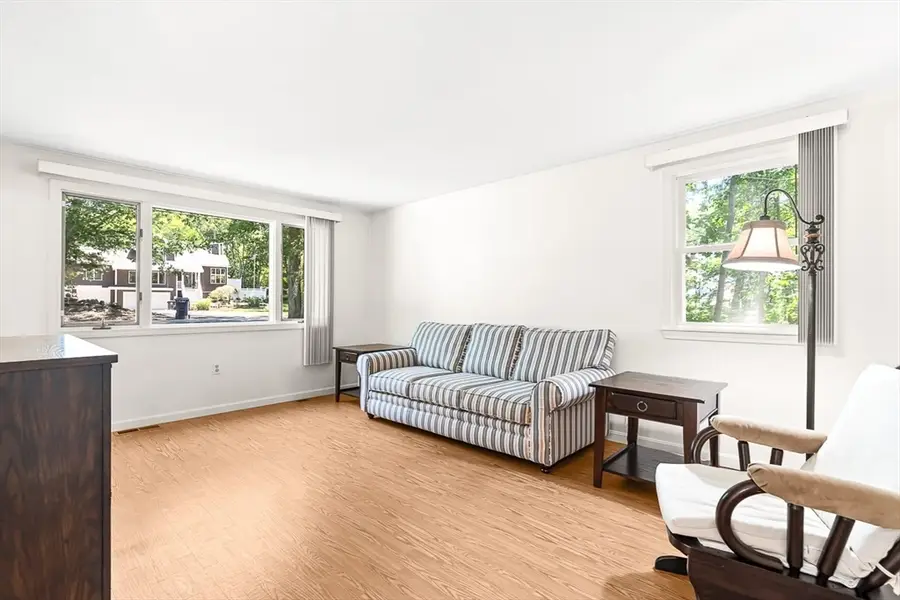 20 Hillcrest Ave, Dracut, MA 01826 - #3