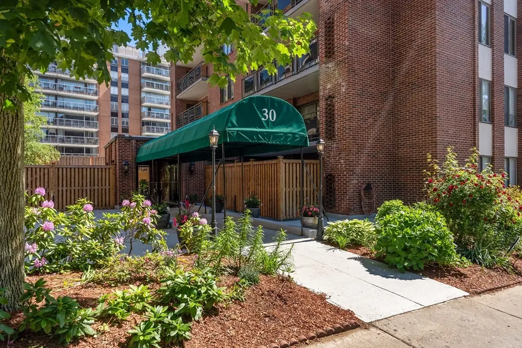 30 Stearns Rd #PHB, Brookline, MA 02446 - #1