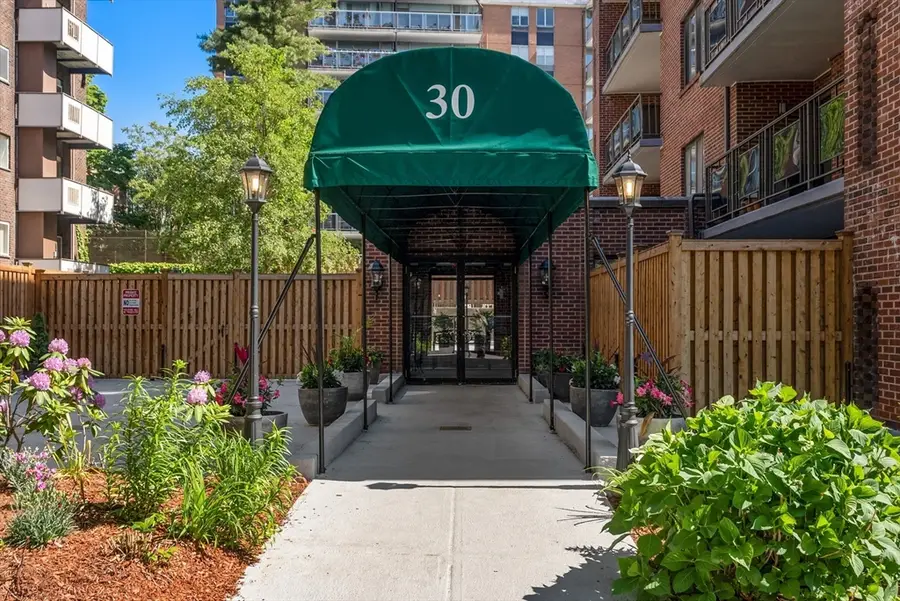 30 Stearns Rd #PHB, Brookline, MA 02446 - #2