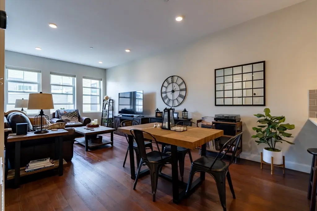 170 W Broadway #305, Boston, MA 02127 - #1