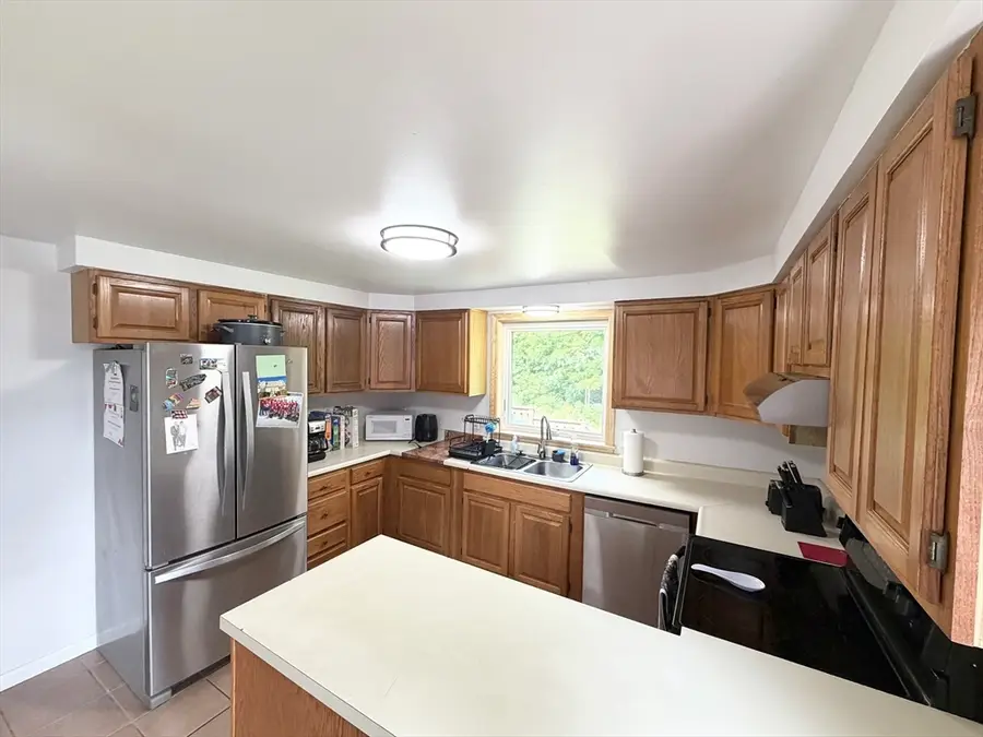 28 Armory Ln, Southbridge, MA 01550 - #3