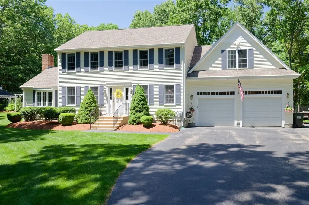 101 Hunter Rd, Uxbridge, MA 01569 - #1