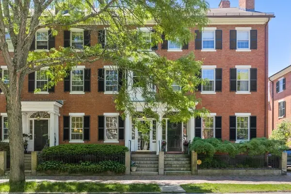 33 Chestnut St, Salem, MA 01970