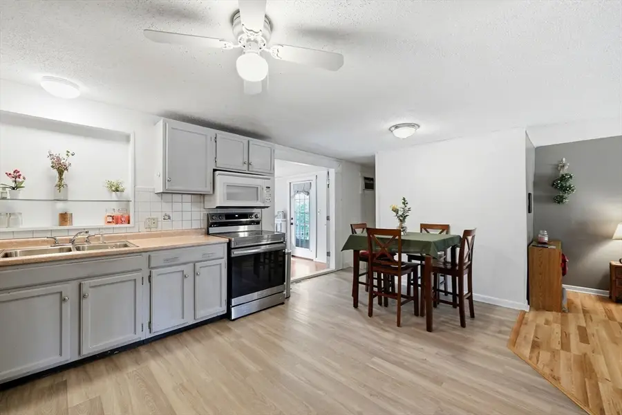 346 Newhouse St, Springfield, MA 01118 - #3