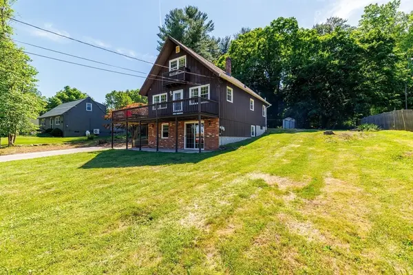 33 Lakeview Ave, Dudley, MA 01571