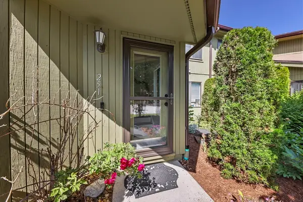 251 Trailside Way #251, Ashland, MA 01721