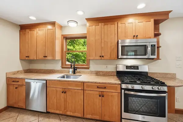 50 Melrose Ave, Tewksbury, MA 01876