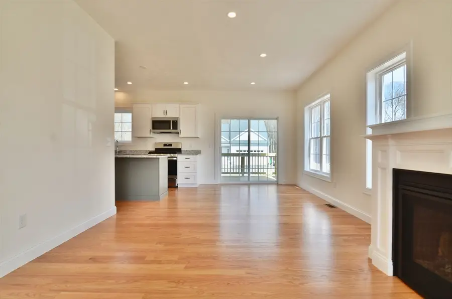 21C Crownshield #21C, Uxbridge, MA 01569 - #3