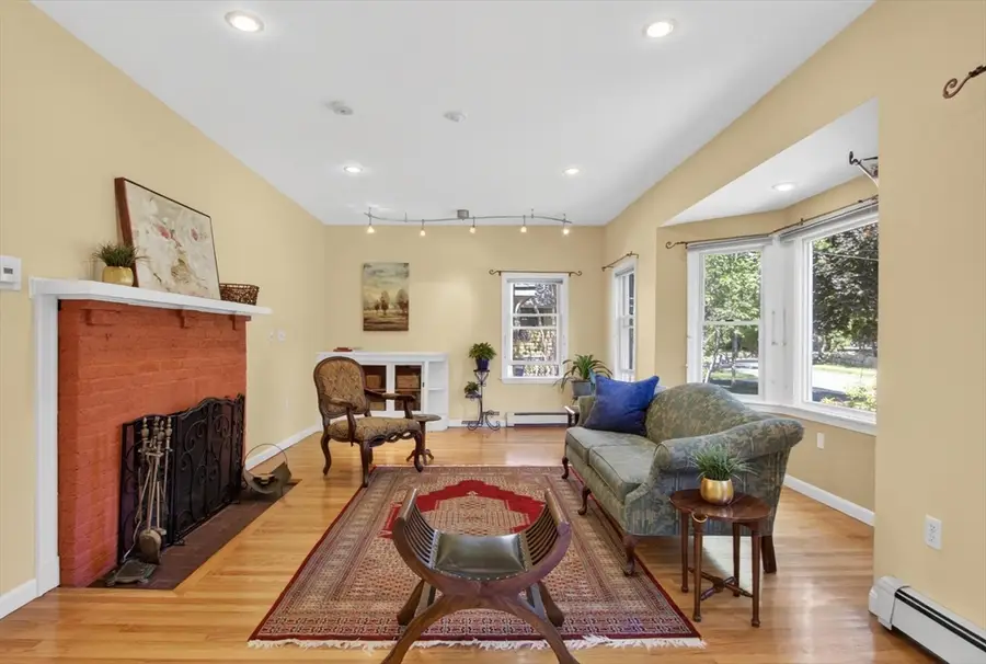 12 Middle St, Lexington, MA 02421 - #3