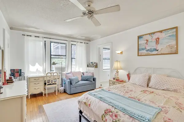 141 Englewood Ave #23, Boston, MA 02135