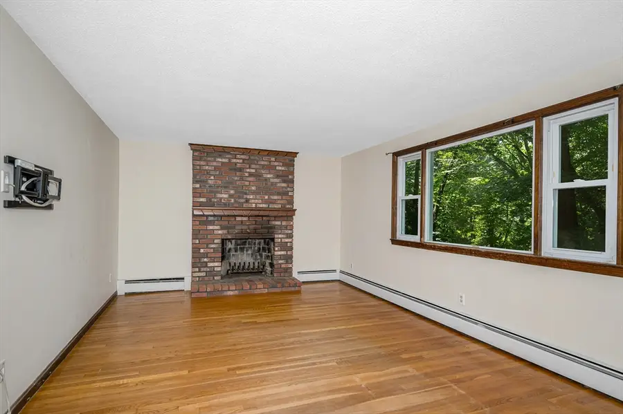 40 Sherburne Ave, Tyngsborough, MA 01879 - #3