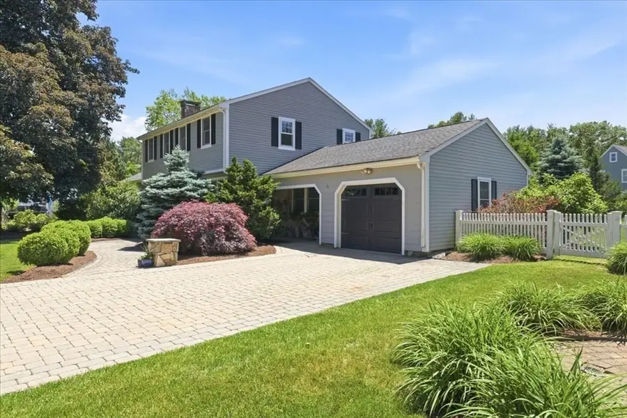 7 Lawrence Cir, Medfield, MA 02052 - #2