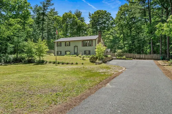 61 Chapel St, Pembroke, MA 02359