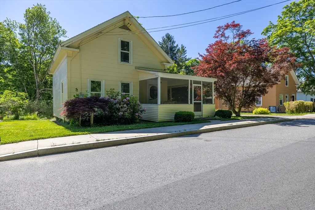136 Quaboag St, Warren, MA 01083 - #1