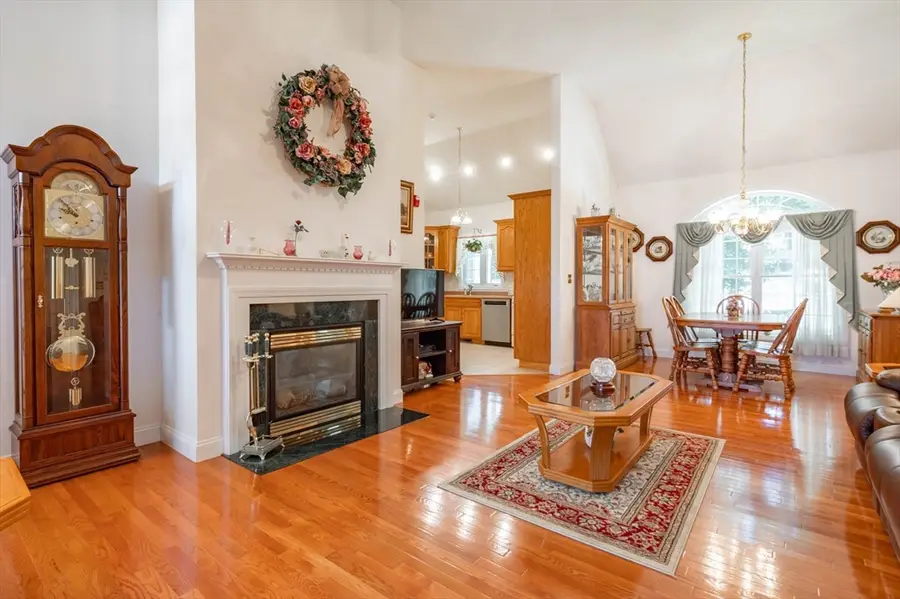 38 Holly Ln #38, Dracut, MA 01826 - #3