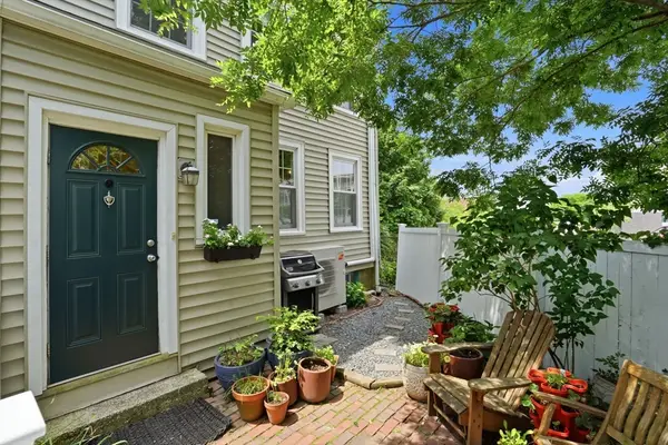 4 Short Street Pl, Boston, MA 02129