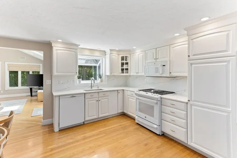 15 Pond View Cir, Sharon, MA 02067 - #3