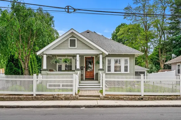 31 Sycamore St, Lowell, MA 01852