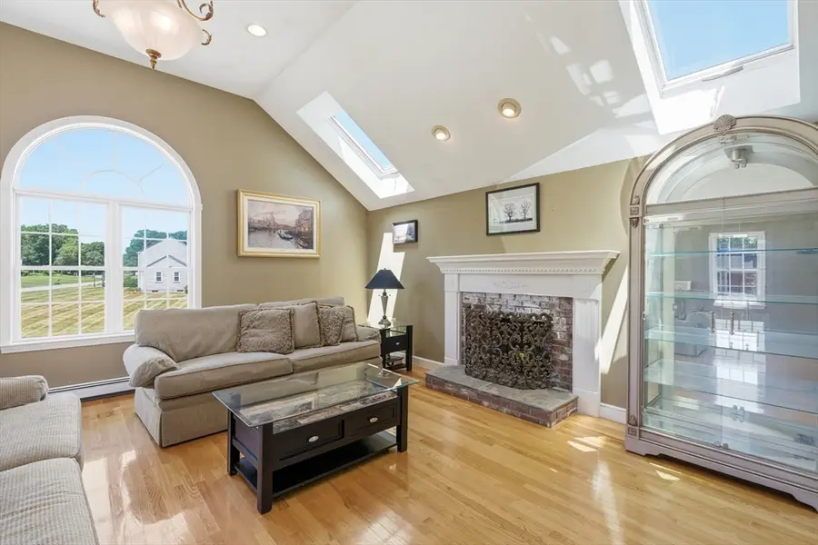 27 Charles Ave, Uxbridge, MA 01569 - #2