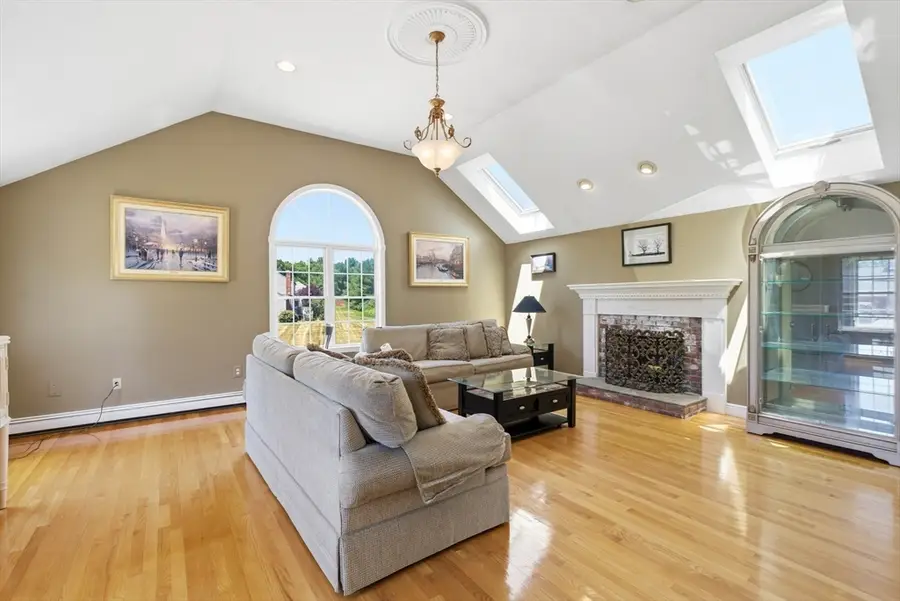 27 Charles Ave, Uxbridge, MA 01569 - #3