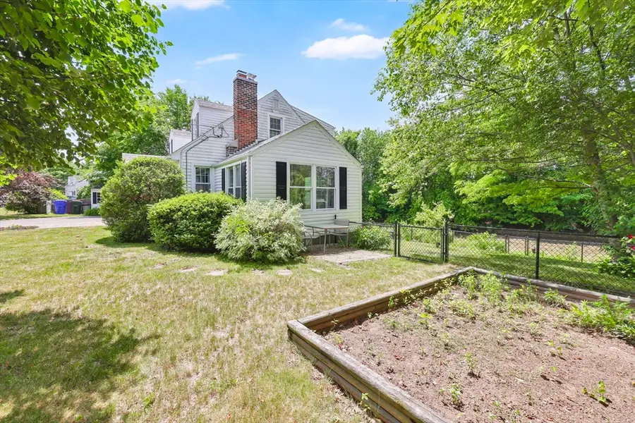 378 Roosevelt Ave, Springfield, MA 01118 - #2