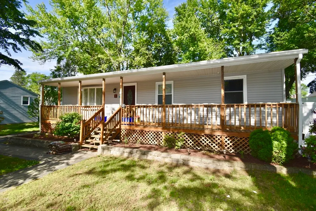 3 Vineland Ave, East Longmeadow, MA 01028 - #1