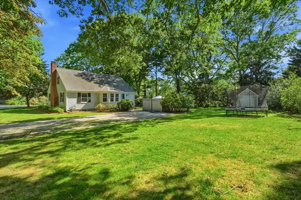 32 Wadsworth Rd, Duxbury, MA 02332