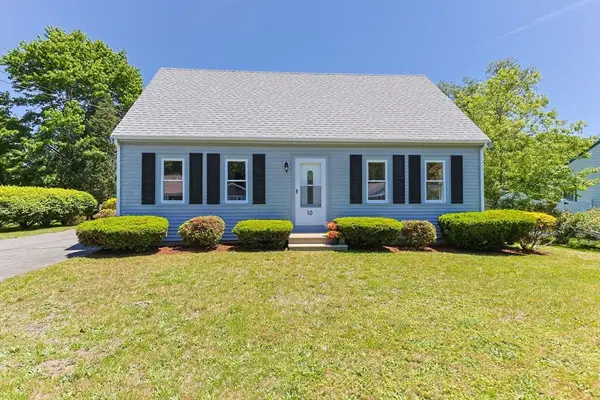 10 Antlers Shore Dr, Falmouth, MA 02536