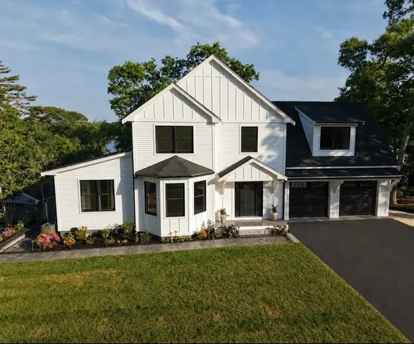 73 Lake Shore Dr, Falmouth, MA 02536