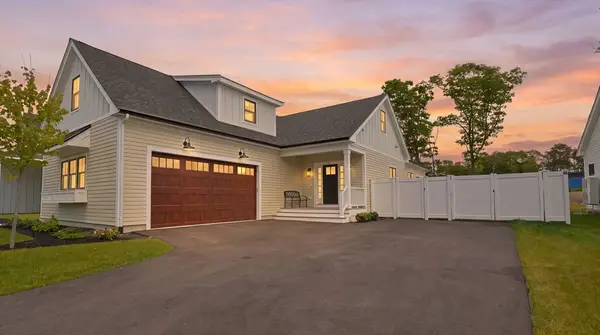 17 Josiah Path, Falmouth, MA 02540