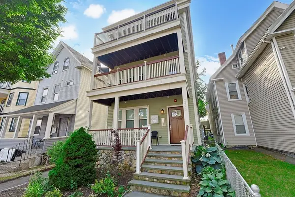 4370 Washington St #2, Boston, MA 02131
