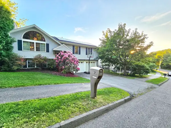 37 Moreland Green Dr, Worcester, MA 01609